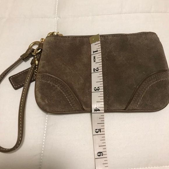 Classic suede leather Coach wristlet with key tag  - Picture 6 of 7